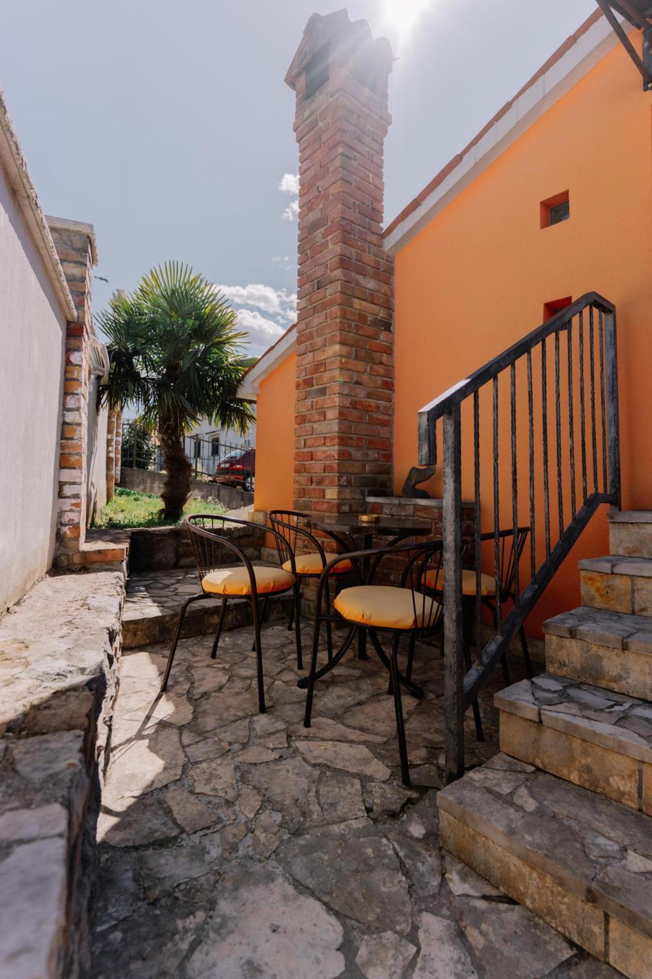 Sweet With A Terrace Roč